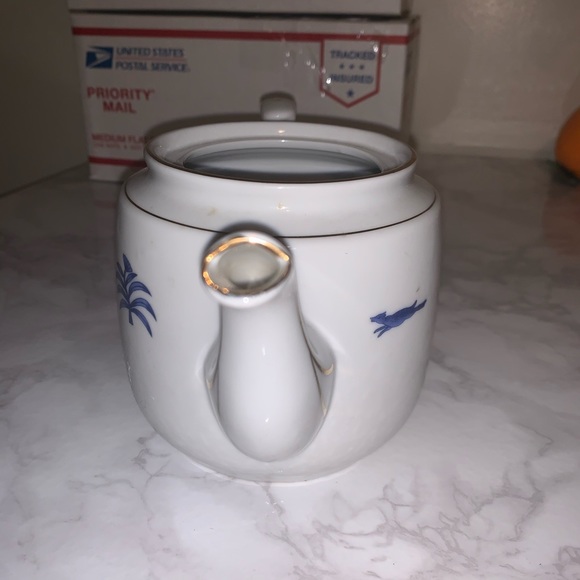 Vintage Made in Taiwan Tea Pot - Picture 5 of 12